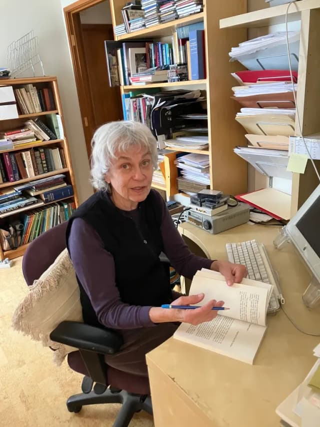 Bijee Look Up At Susy's Desk